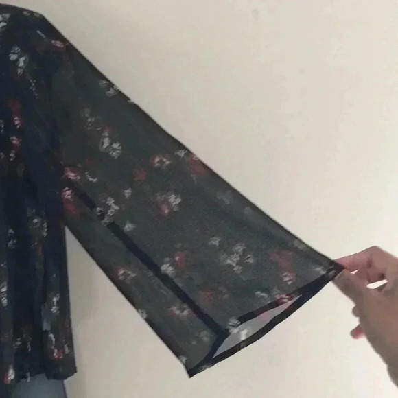 Avec Les Filles Boho Flowy Floral Black Blouse Size XXS—C1 - Picture 3 of 6